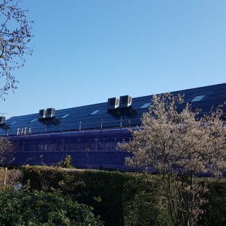 Renovatie van 214 woningen 
BiTile Zonnedak met standaard formaat panelen van Sonnenstrom Fabrik. 